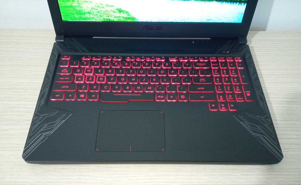 Laptop INTEL I7 32GB ram ASUS ULTRA GAMING SSD placa video dedicata NVIDIA 16GB ram ecran 15.6 inch 2 placi video windows 11 ASUS ROG TUF