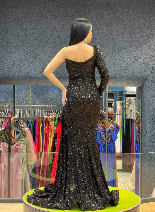 Чисто нови рокли