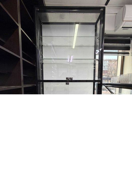 Стеклянные витрины, торговое оборудование.