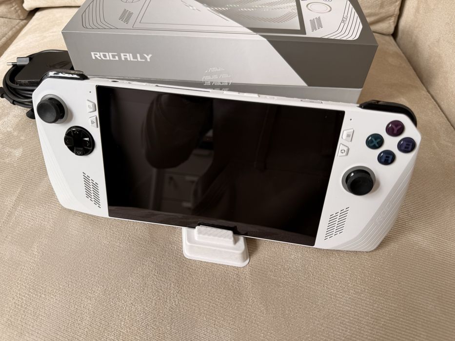 Asus ROG Ally RC71L Z1 Extreme 512GB – като нов, с калъф