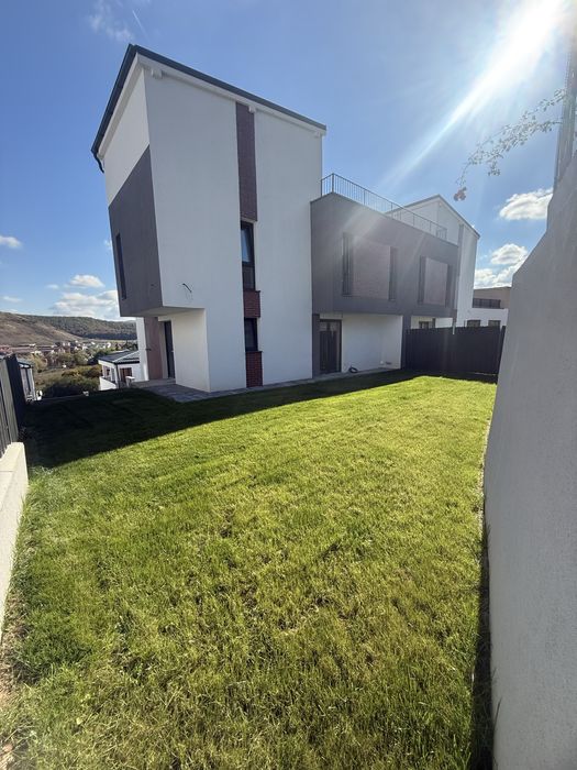 Duplex/casa de vanzare 200mp utili Floresti