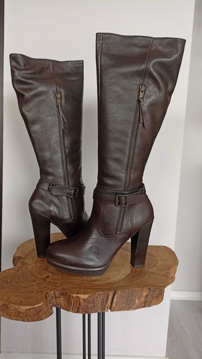 Продавам  дамски ботуши естествена кожа, черни или цвят кафе