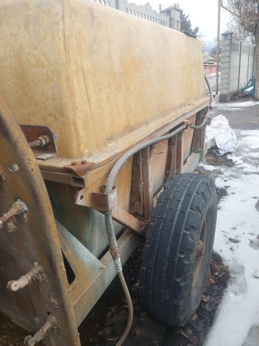 Трактор опрыскивателям 2х тоный