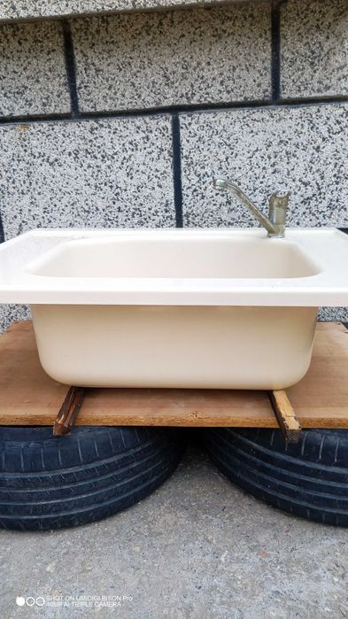 Продавам кухненска мивка