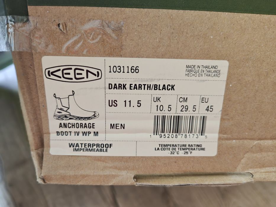 Нови обувки Keen