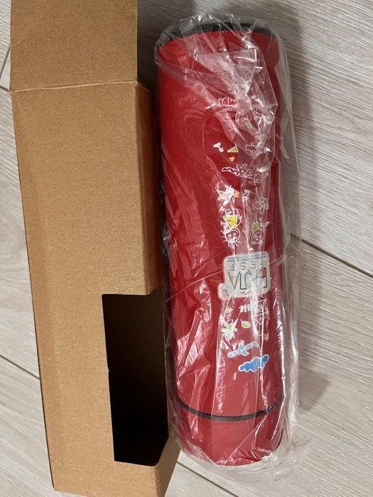 Новый красивый термос