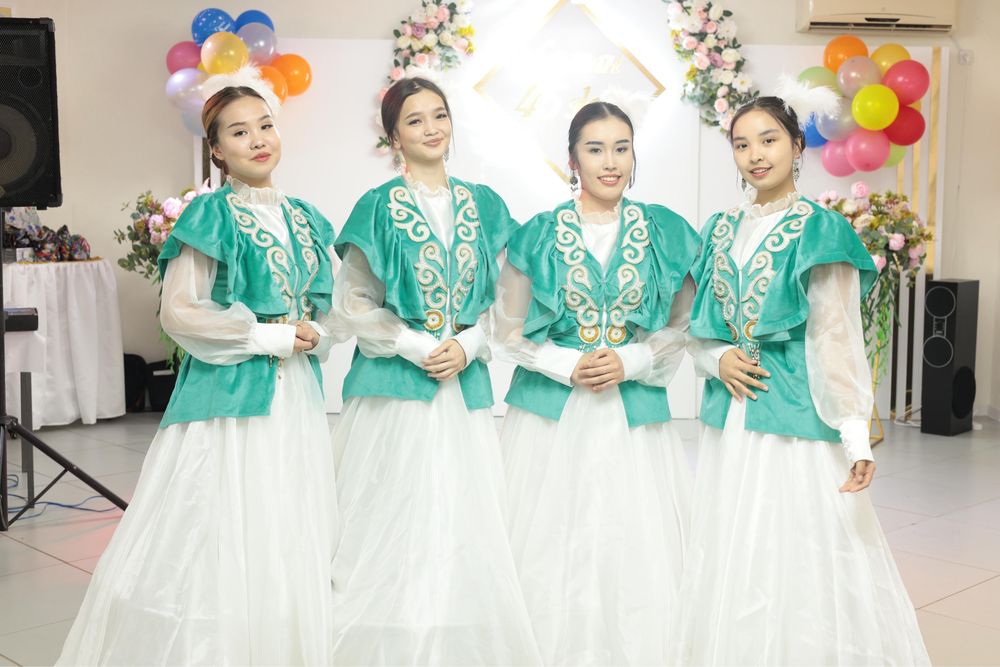 Қазақ көйлегі сатылымда