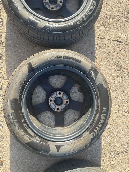 Летни гуми (KUMHO 205/60R16 ДОТ25) на алуминиеви джанти (AUTEC 63.3 ET)
