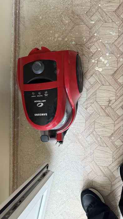 Телевизор 2 шт и пылесос 1шт бу