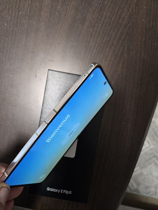 Samsung  galaxy Z Flip5