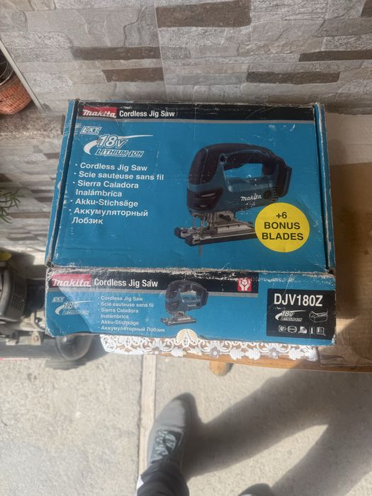 Акумулаторният прободен трион (зеге) Makita