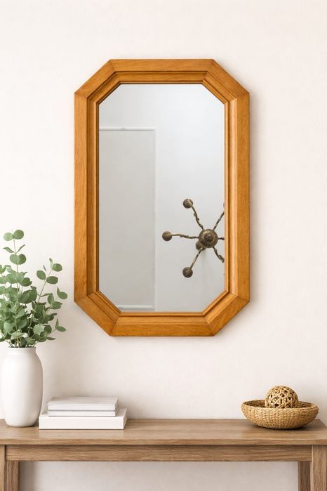 Oglindă decorativă cu ramă din lemn – stil clasic, elegantă