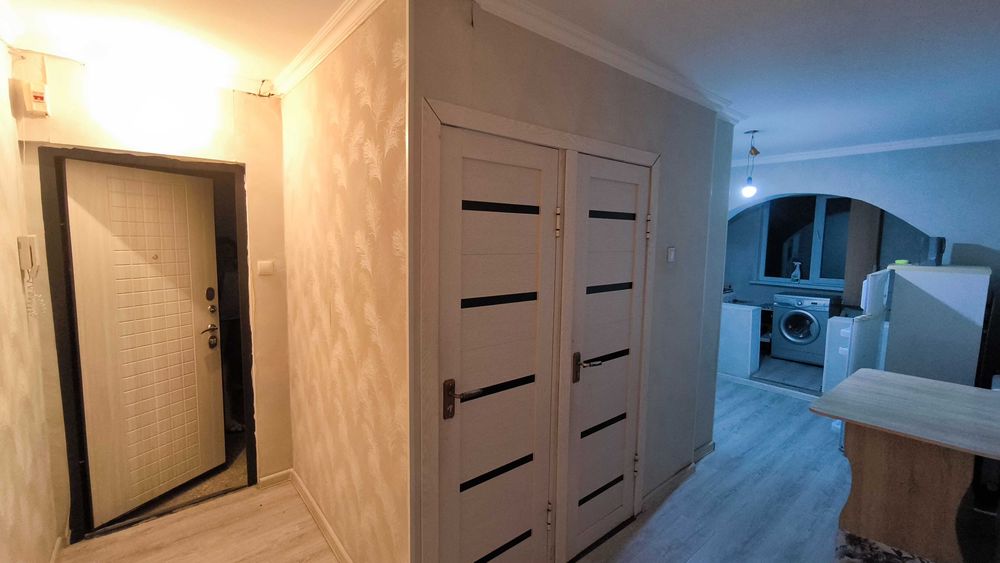 Продаётся 2-комнатная квартира 103-серии в 16 мкр. Этаж: 4 из 5.