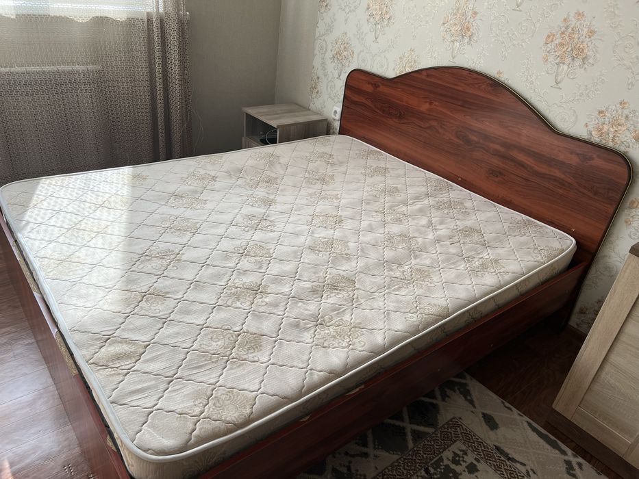 Продам двухспальную кровать