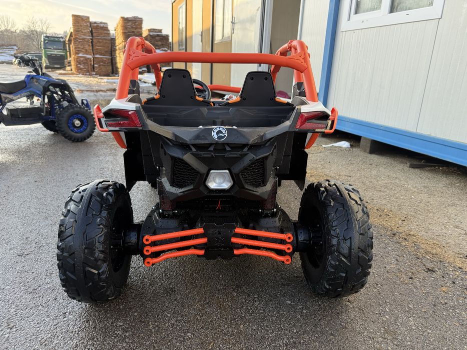 Акумулаторен джип Can-Am Maverick 4x4
