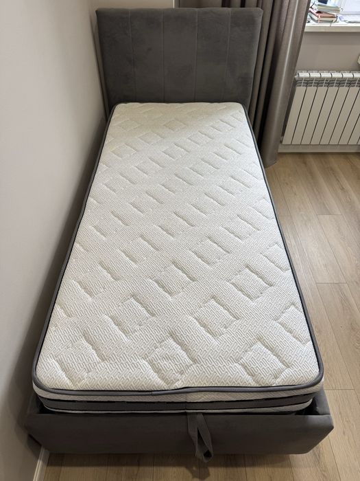 Продам кровать с матрасом
