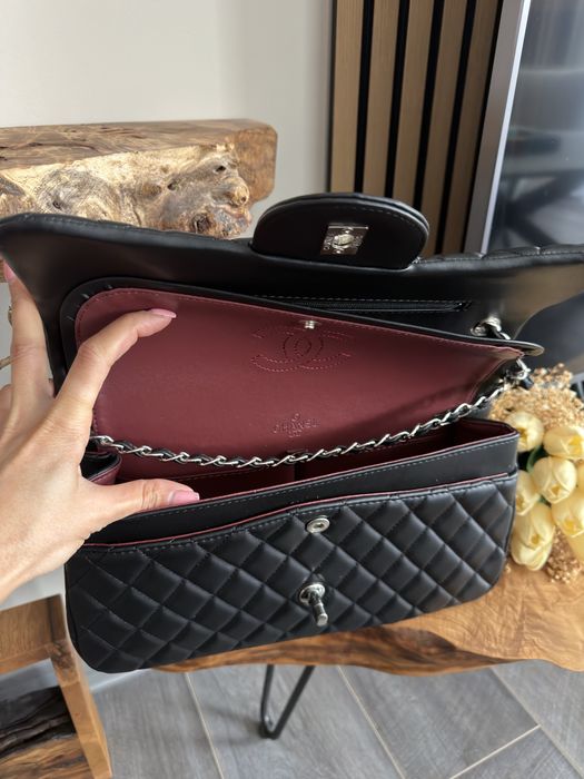 Чанта Chanel- среден размер- цвят черен и мръсно бял