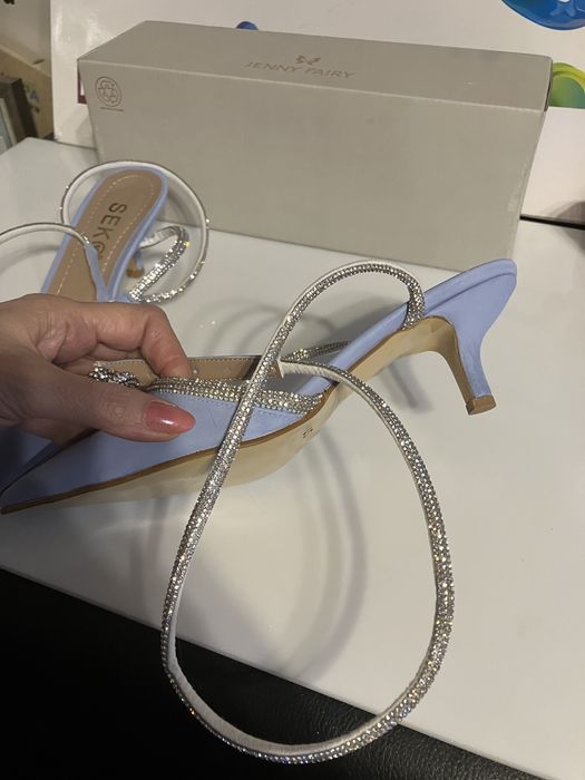 Дамски официални обувки.