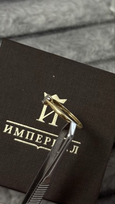 Золотое кольцо с бриллиантами , 585проба