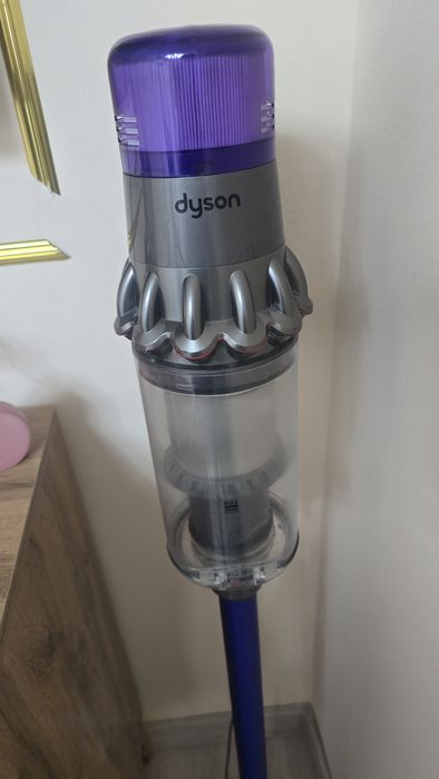 Продам Dyson пылесос. Срочно!