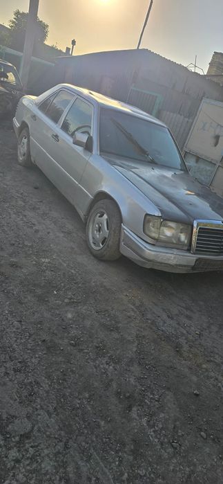В продаже запчасти на мерседес 124