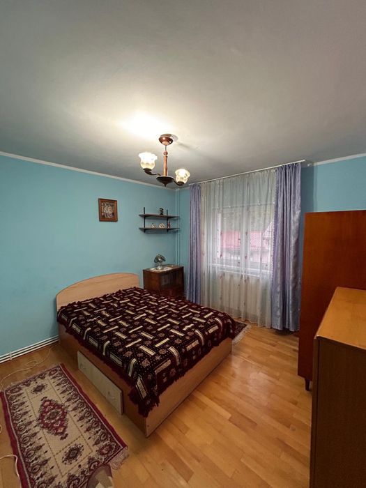 Inchiriez apartament 2 camere zona Obcini.