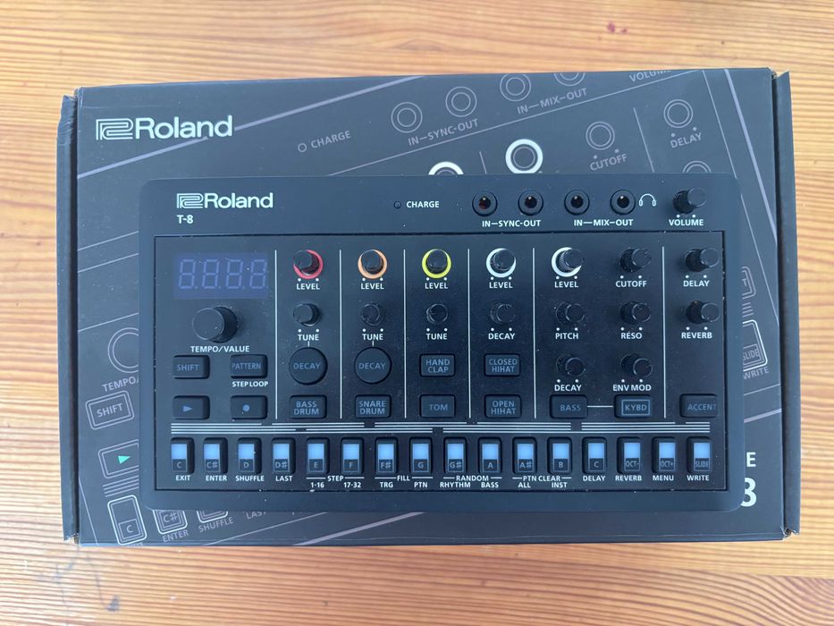 Roland AIRA Compact T-8 Beat Machine