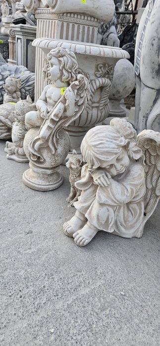 Îngeraș/lei/vulturi/căței/cariatide /coloane /șoimi