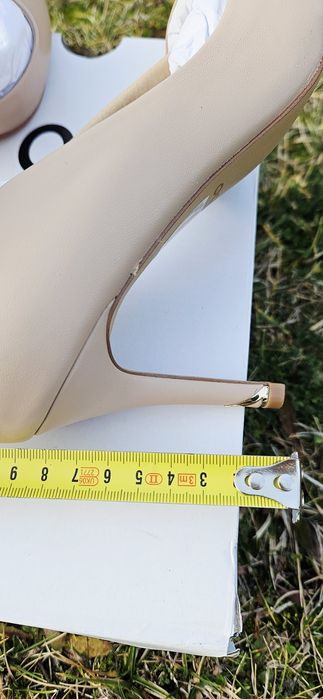 Елегантни обувки на ток