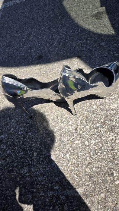 Обувки на висок ток