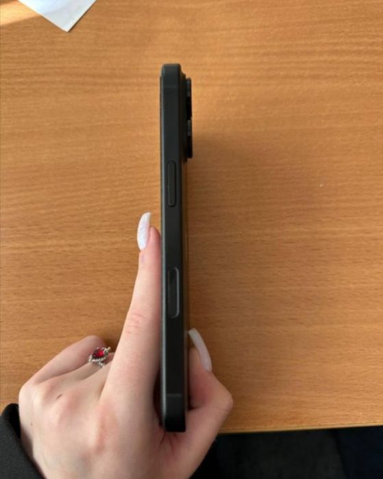 iPhone 16.   128gb