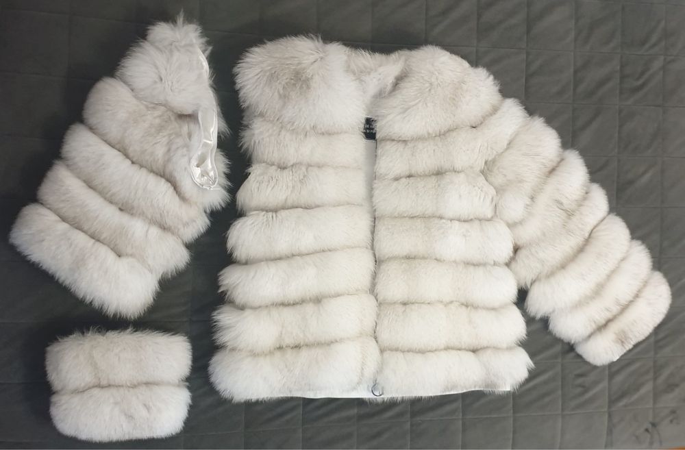 Haină din blană de vulpe polară