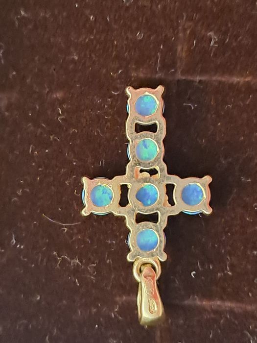 Cruciulita  aur 14 k cu opale