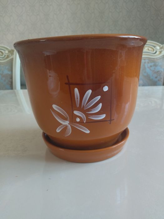 Керамические цветочные горшки