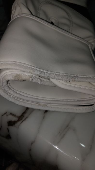 Продаю перчатки для бокса и бинты