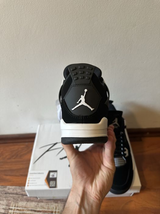 Air Jordan 4 Retro White Thunder