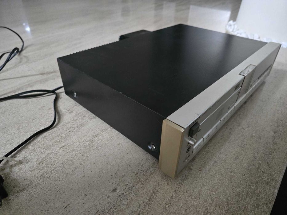 CD Player Luxman D-03 – Defect, pentru piese / reparatie