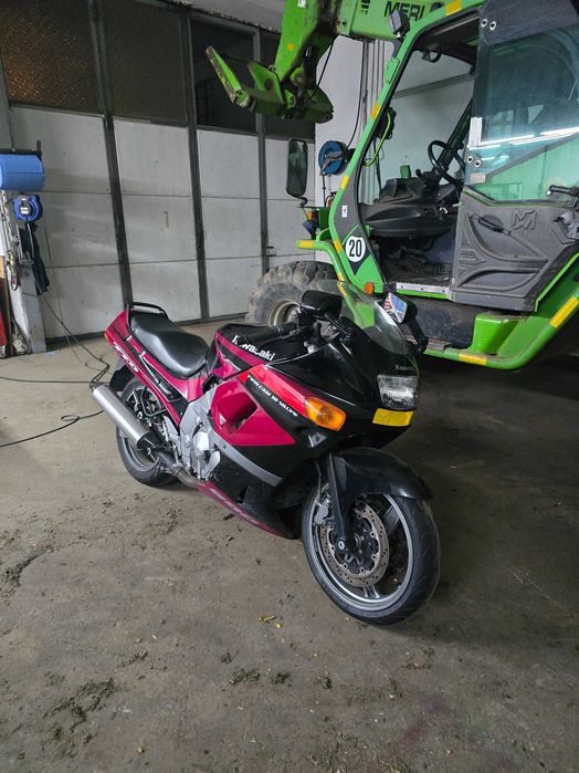 Moto Kawasaki zzr600