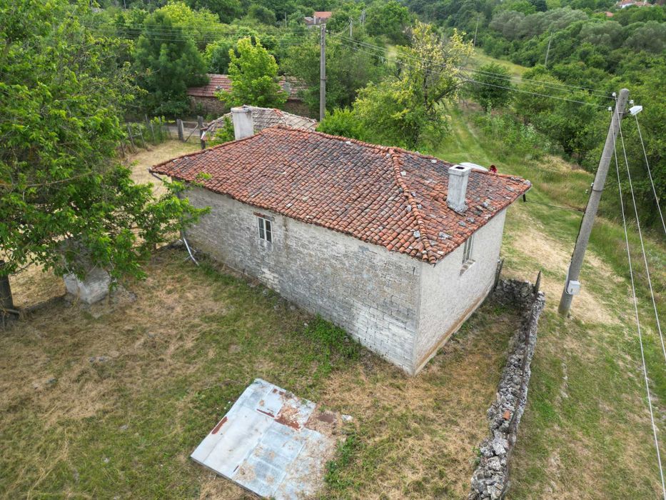 КЪЩА, Селскостопански Постройки, Ток и Вода, ПИ 1020 м2 + ПИ 700 м2