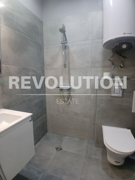 Тристаен апартамент в района на ЖП гара!