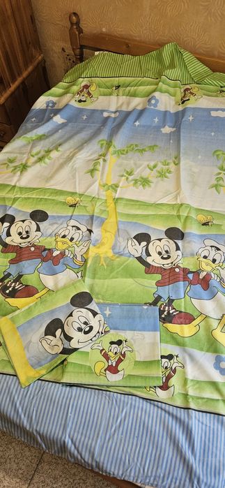 Единичен комплект чаршафи