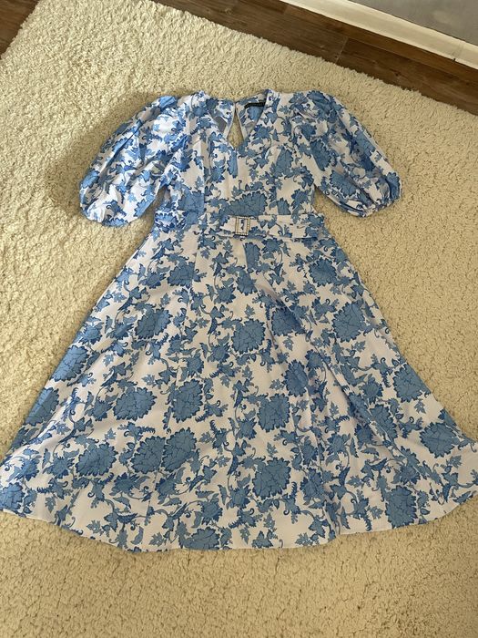 продам 4 платья на мероприятия