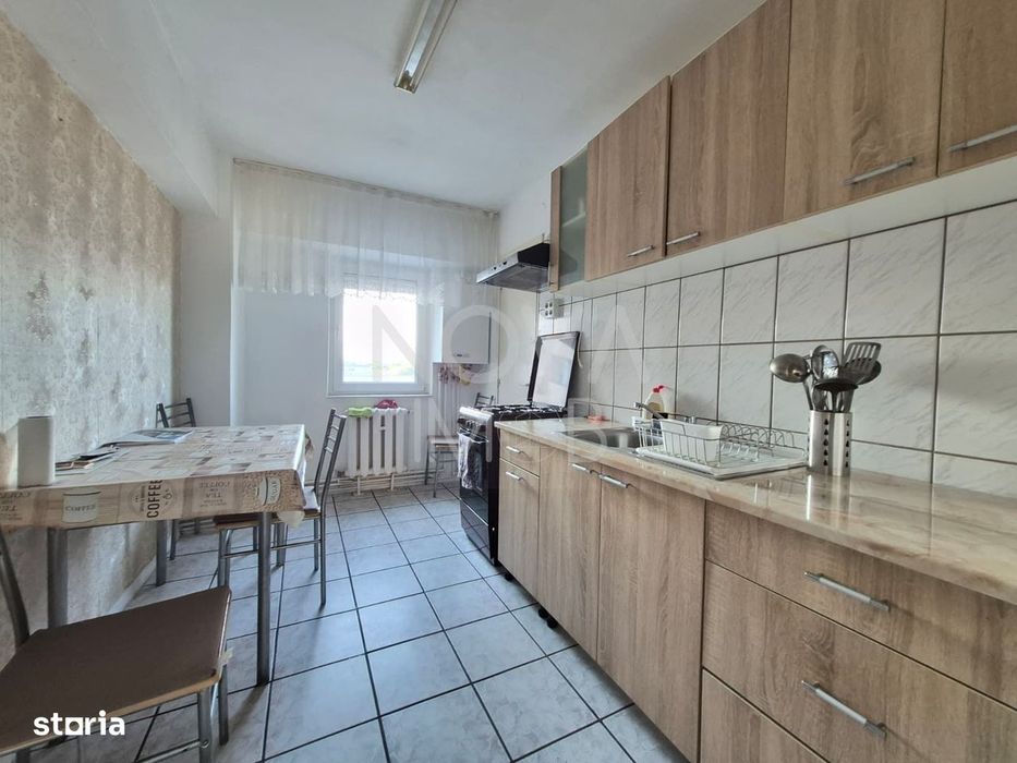 Apartament 3 camere de vanzare, Zona Garii