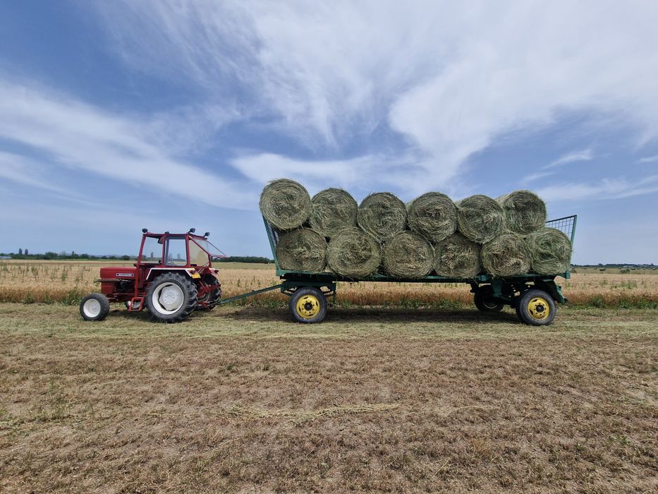 Baloti de lucerna pentru cai