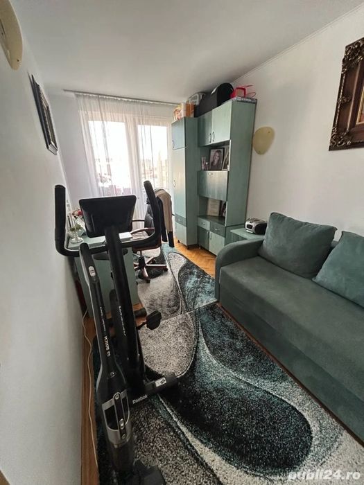Propietar vind apartament cu 3 camere decomandat confort 1 in zona centrala in Medias