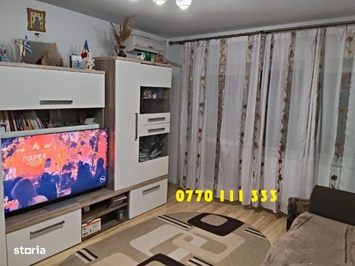 - Apartament 3 camere confort 1 decomandat, zona Radu Negru. Mobilat.