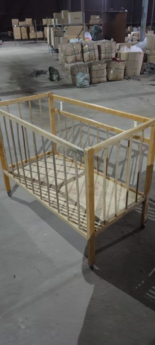 Кроватка детская деревянная