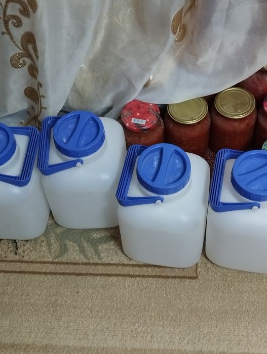 Пластмассовые бидончики