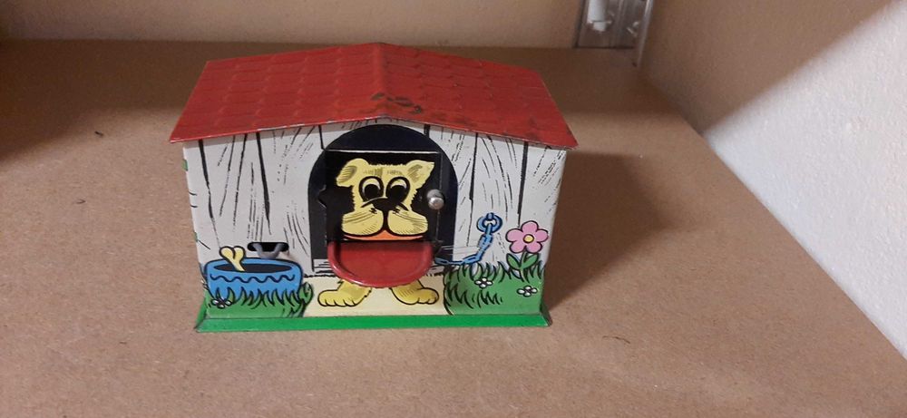 Метална касичка куче