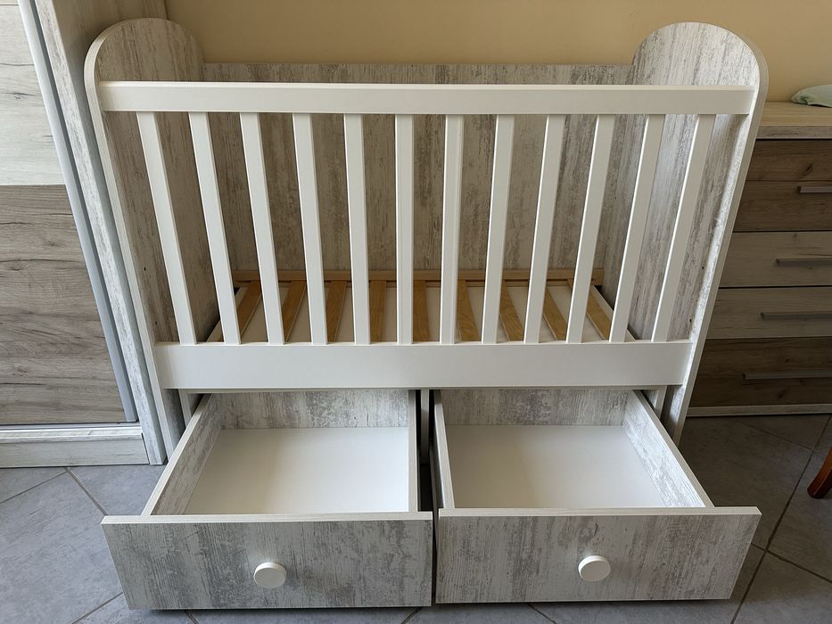 Детска кошара .С люлеещ се механизъм